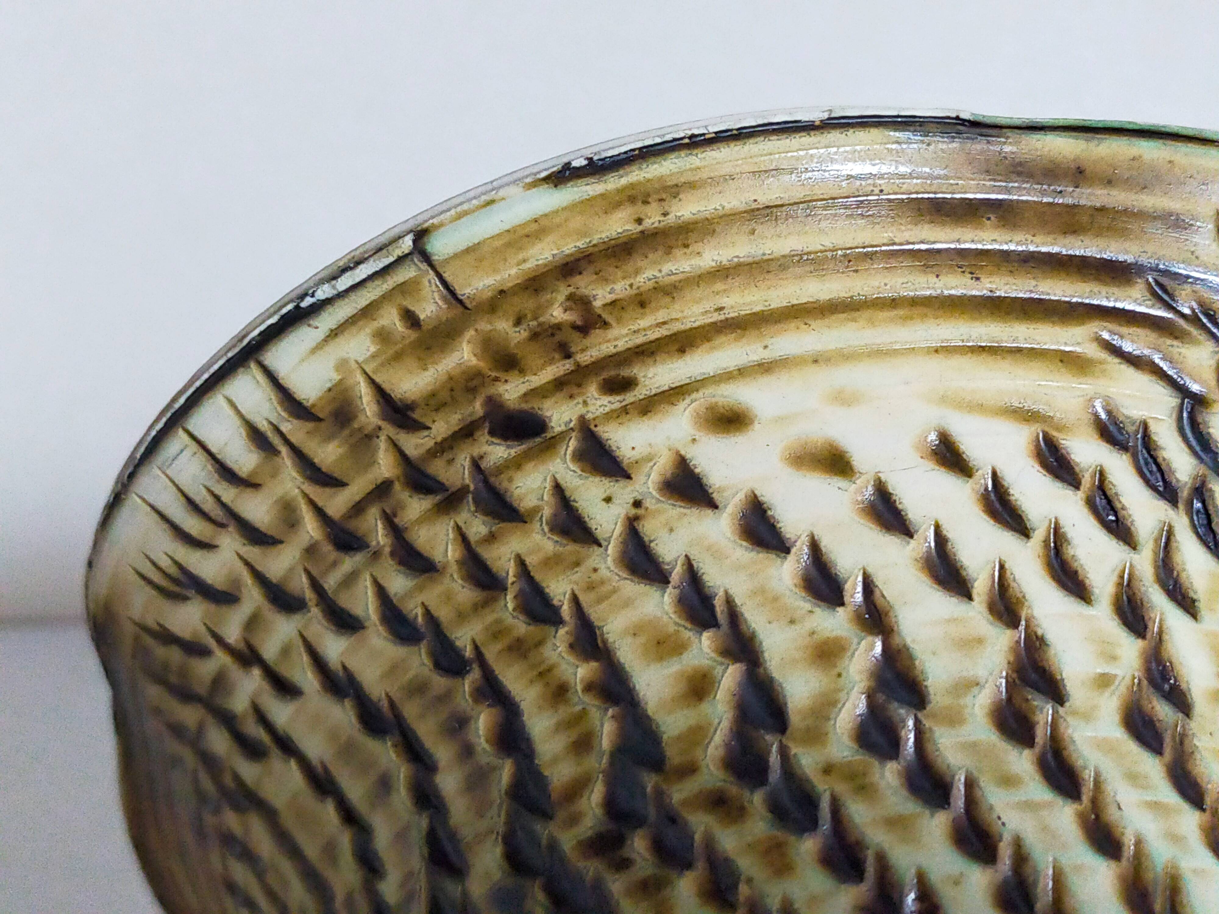 Ceramic planter with vintage scarifications from the 1950s