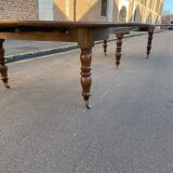 Walnut table period XIXth diameter 194 cm