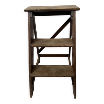 Library step stool with three steps in patinated beech, 20th century.
