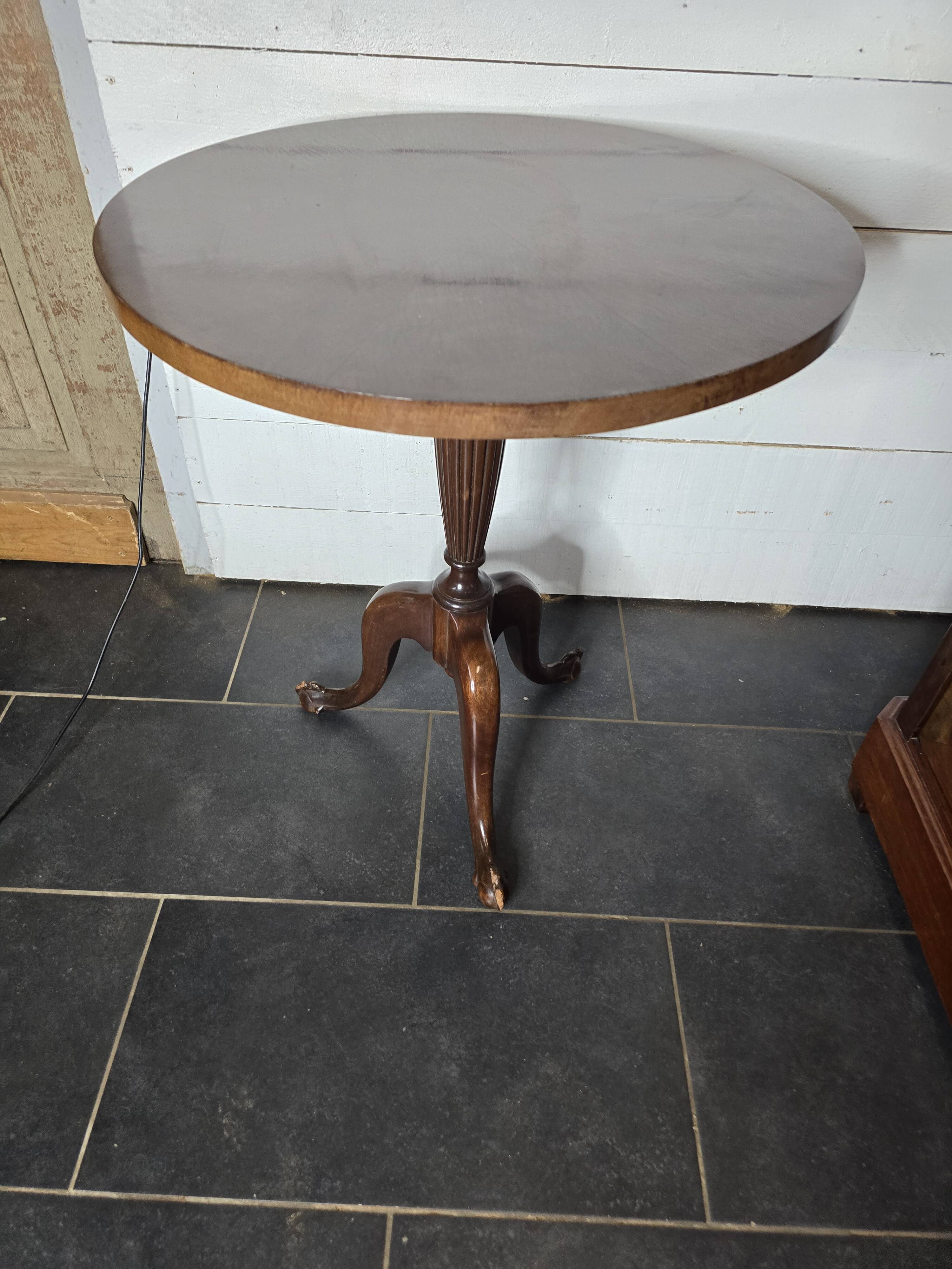 English Style Mahogany Pedestal Table