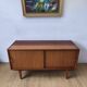 Buffet moderniste des années 1970.