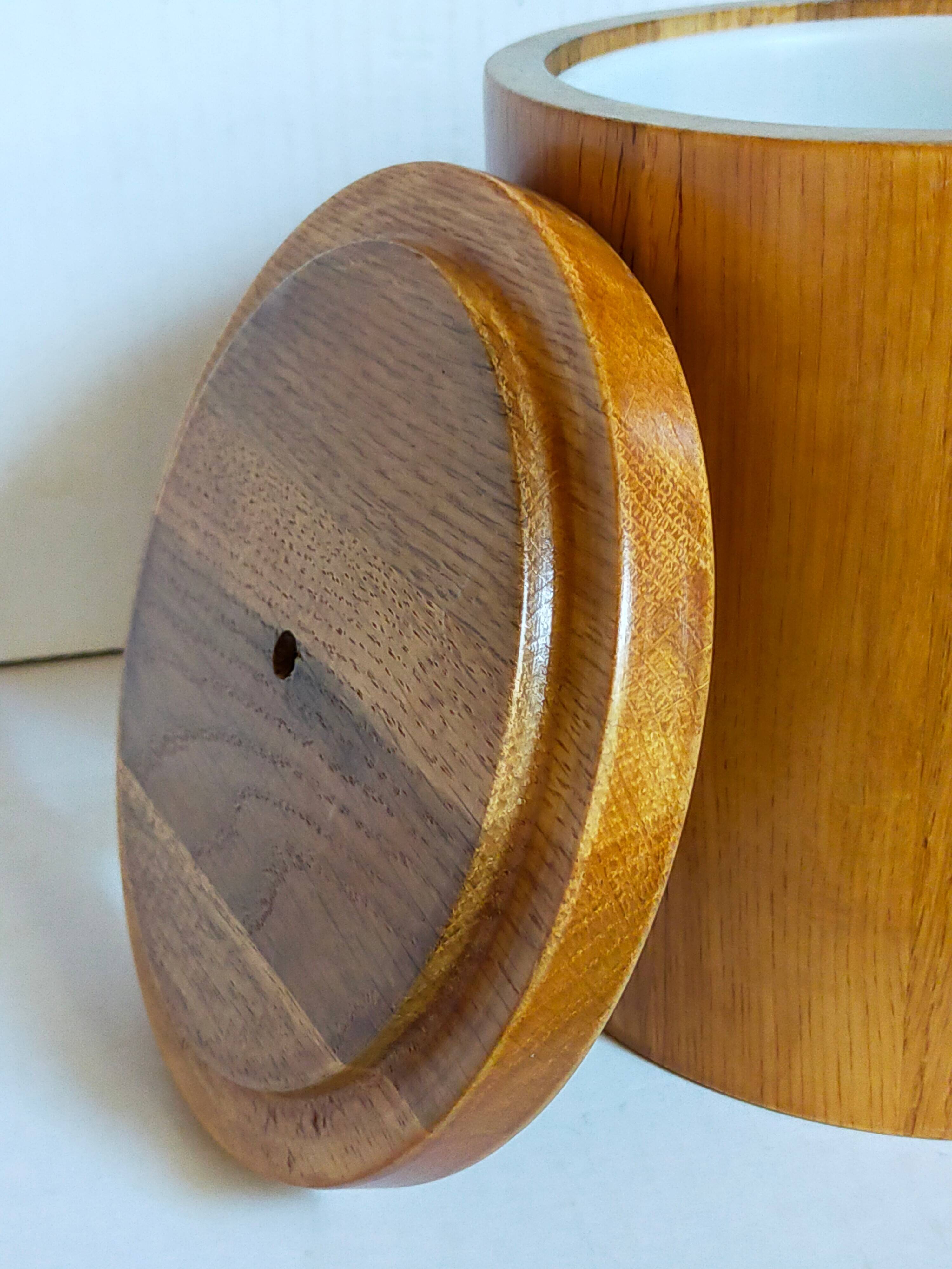 Vintage varnished solid blond wood box