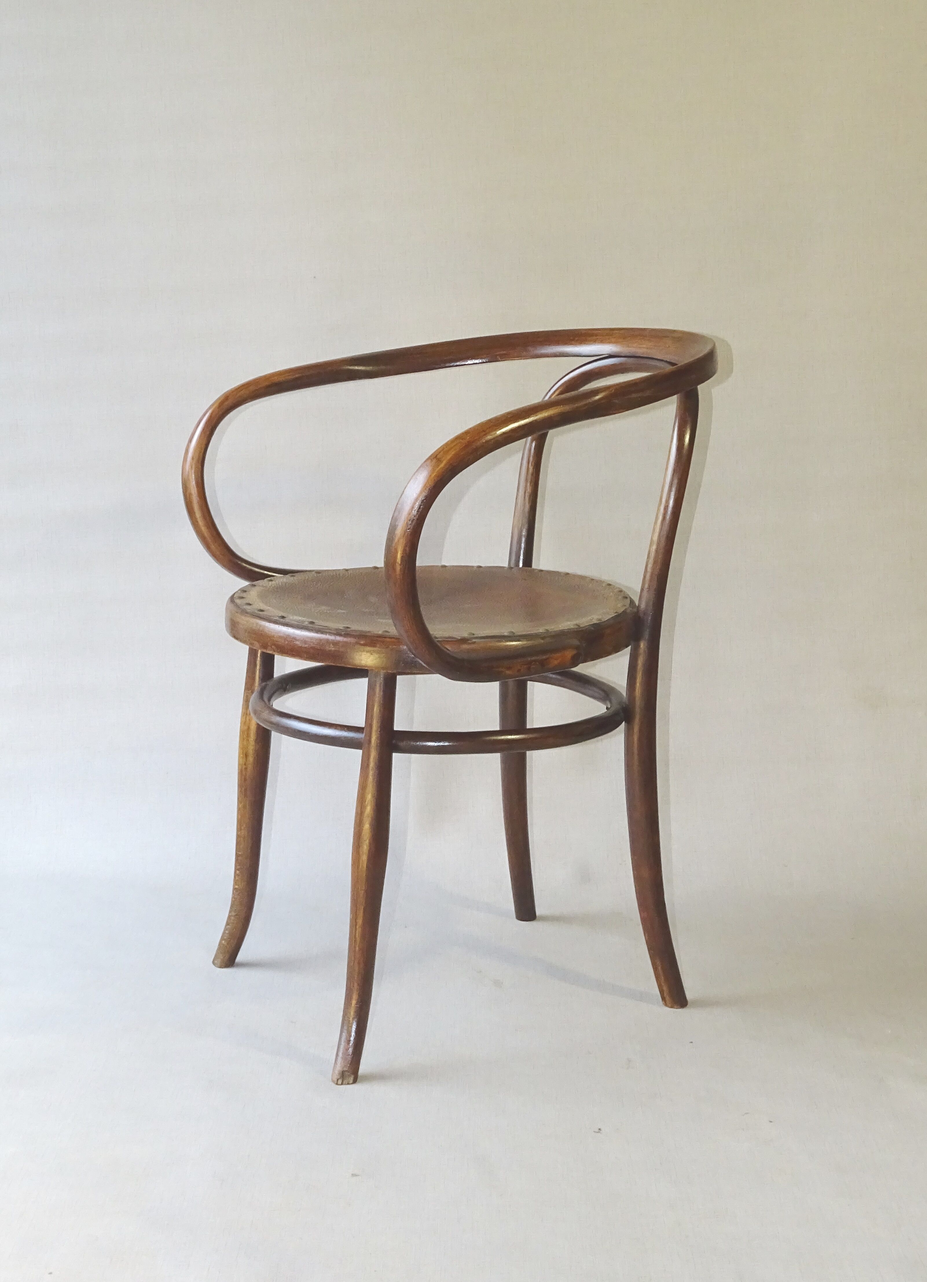 Le corbusier bentwood armchair by ungvar b9 1900 leather seat