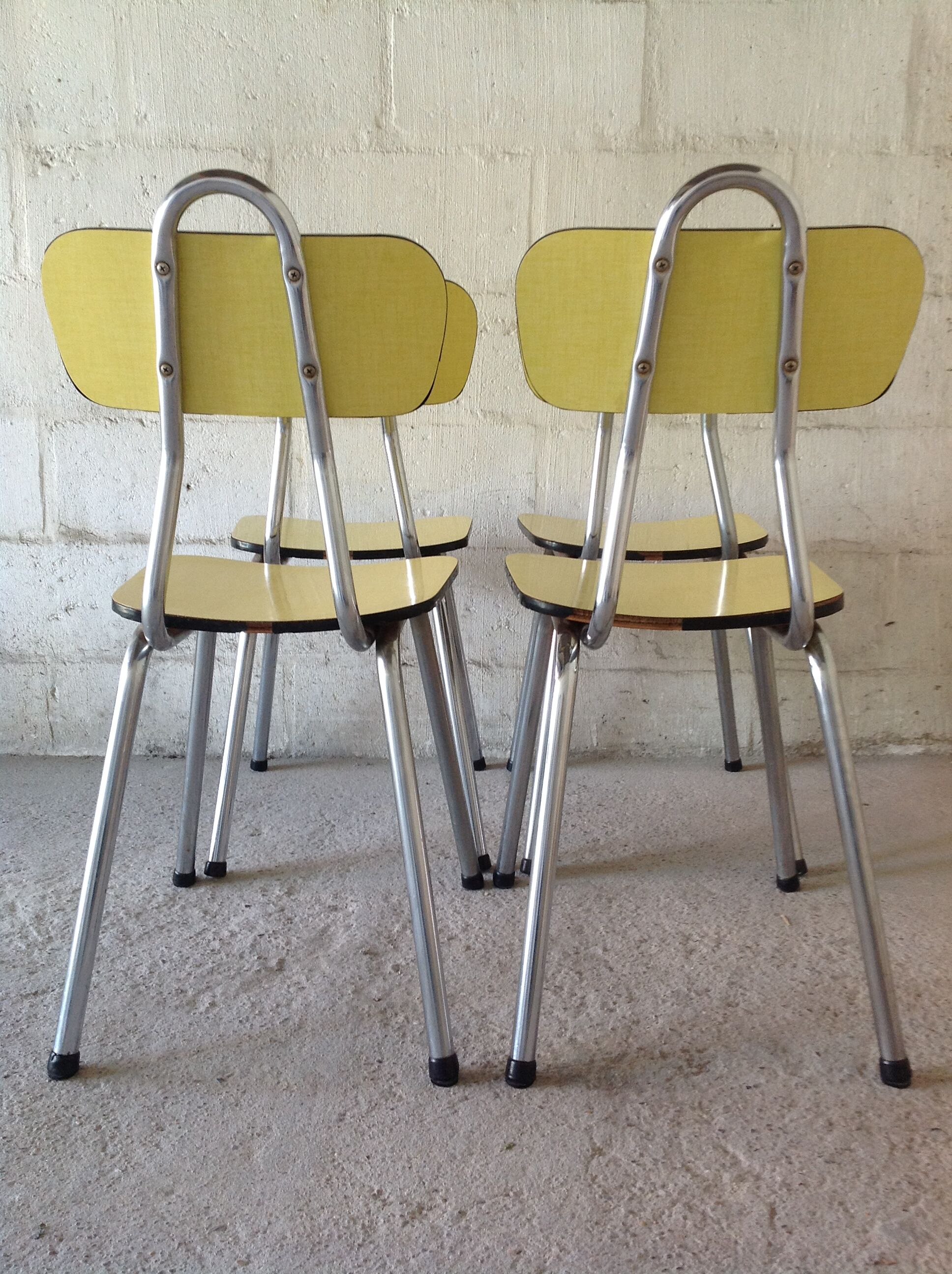 Yellow formica table and its 4 chairs