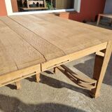 Extendable oak table