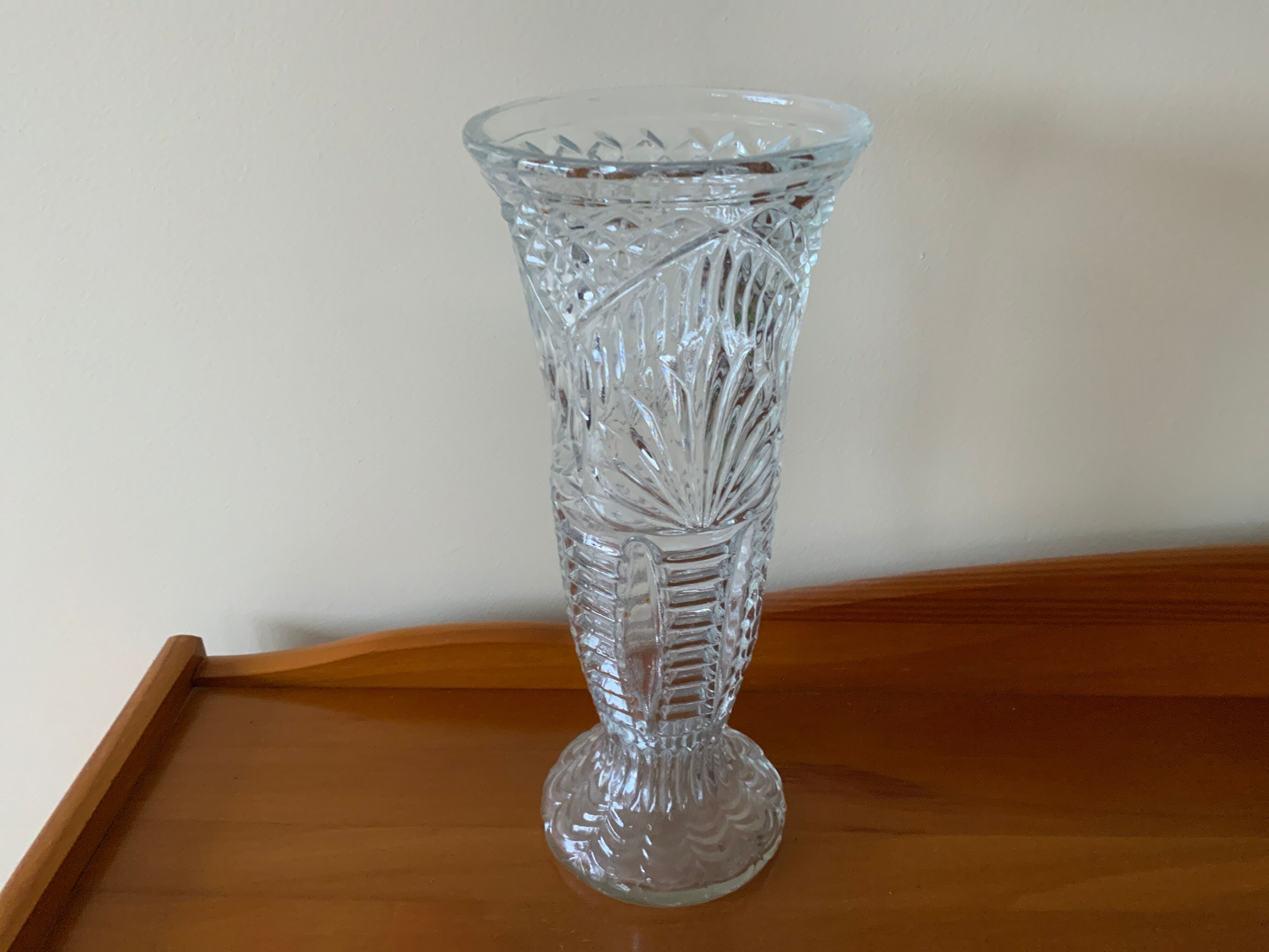 Chiseled glass vase