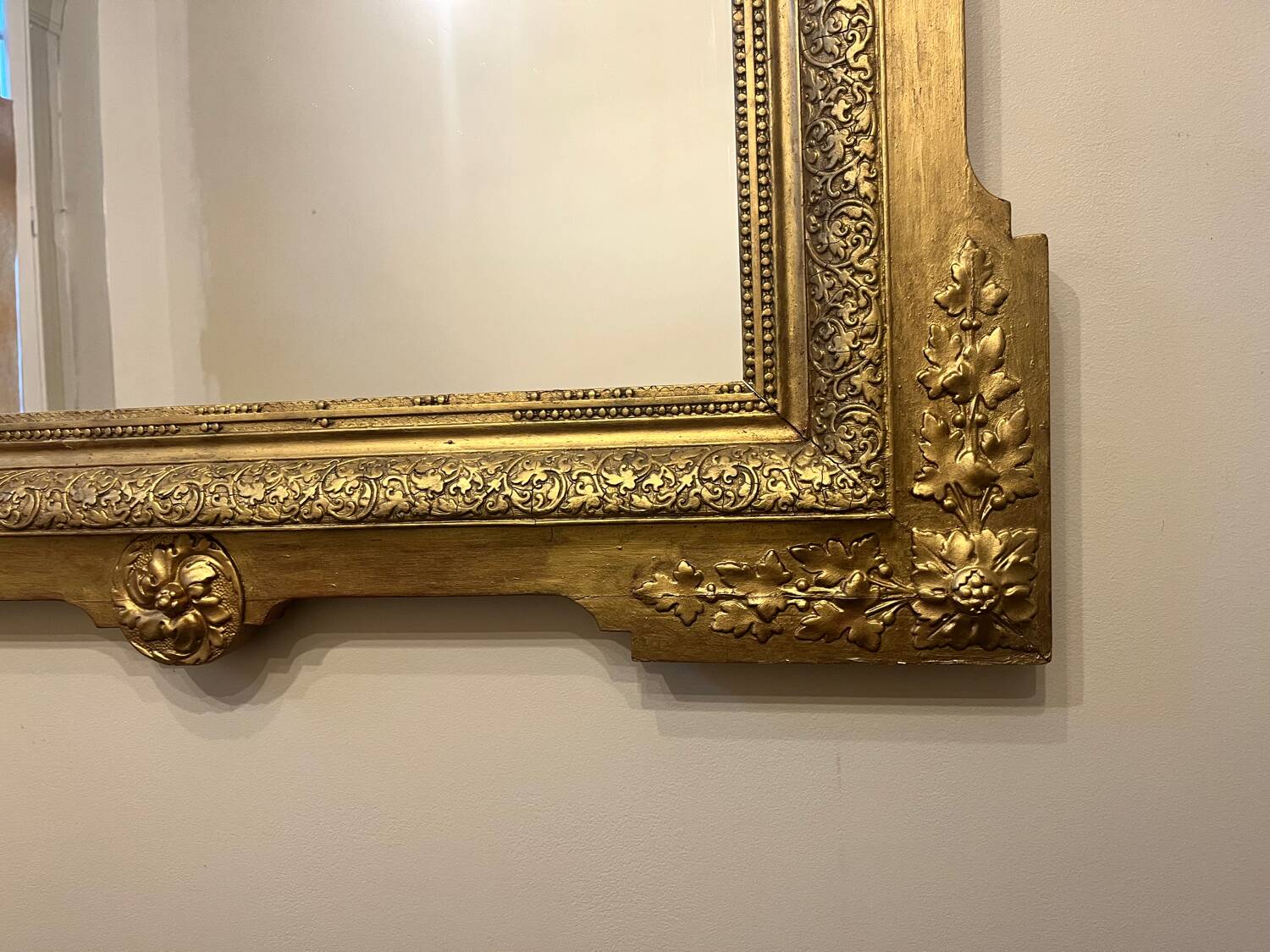 Antique Louis XVI style mirror in gilded wood