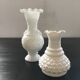 Paire de vases en verre blanc