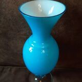 Vase en verre bleu