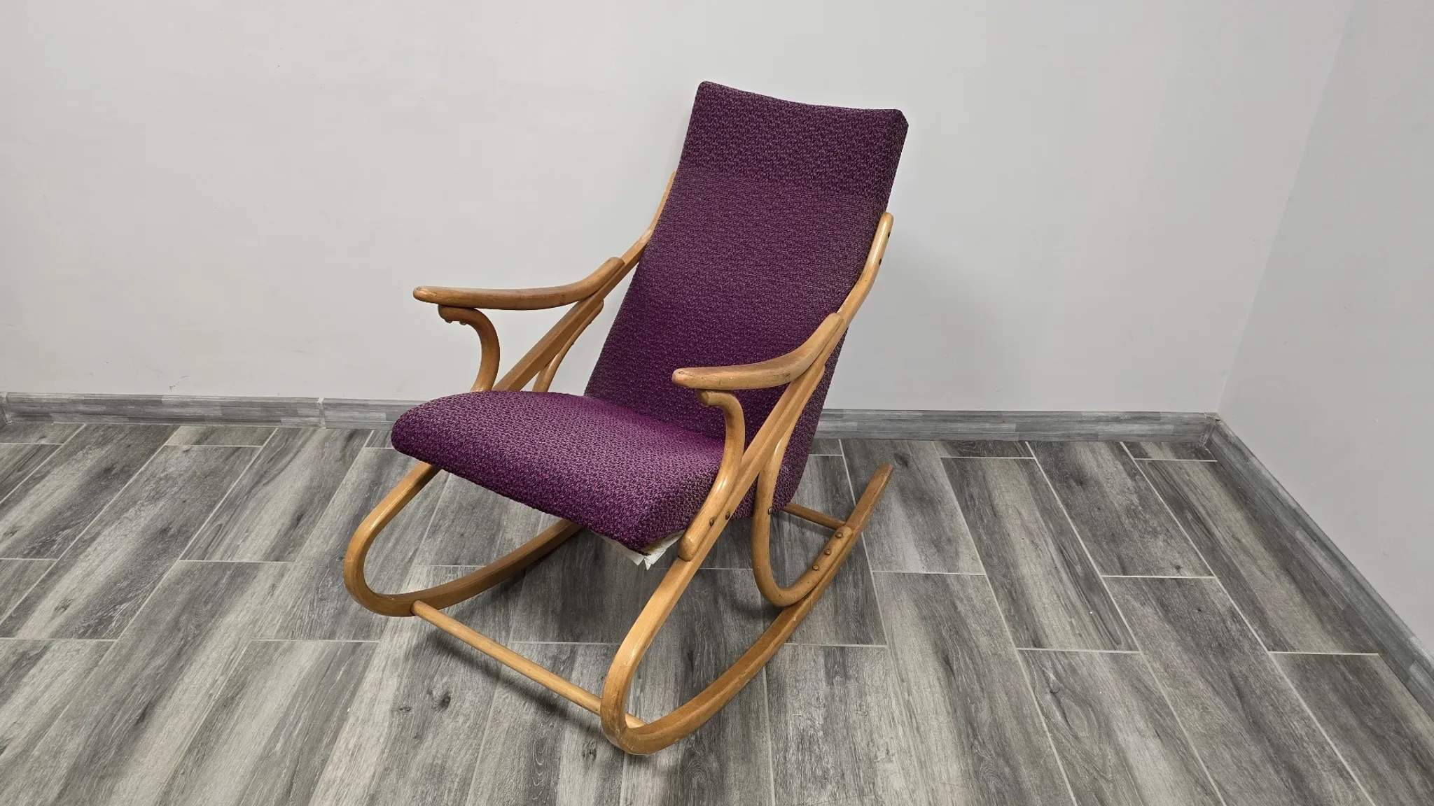 Chaise berçante de Ton