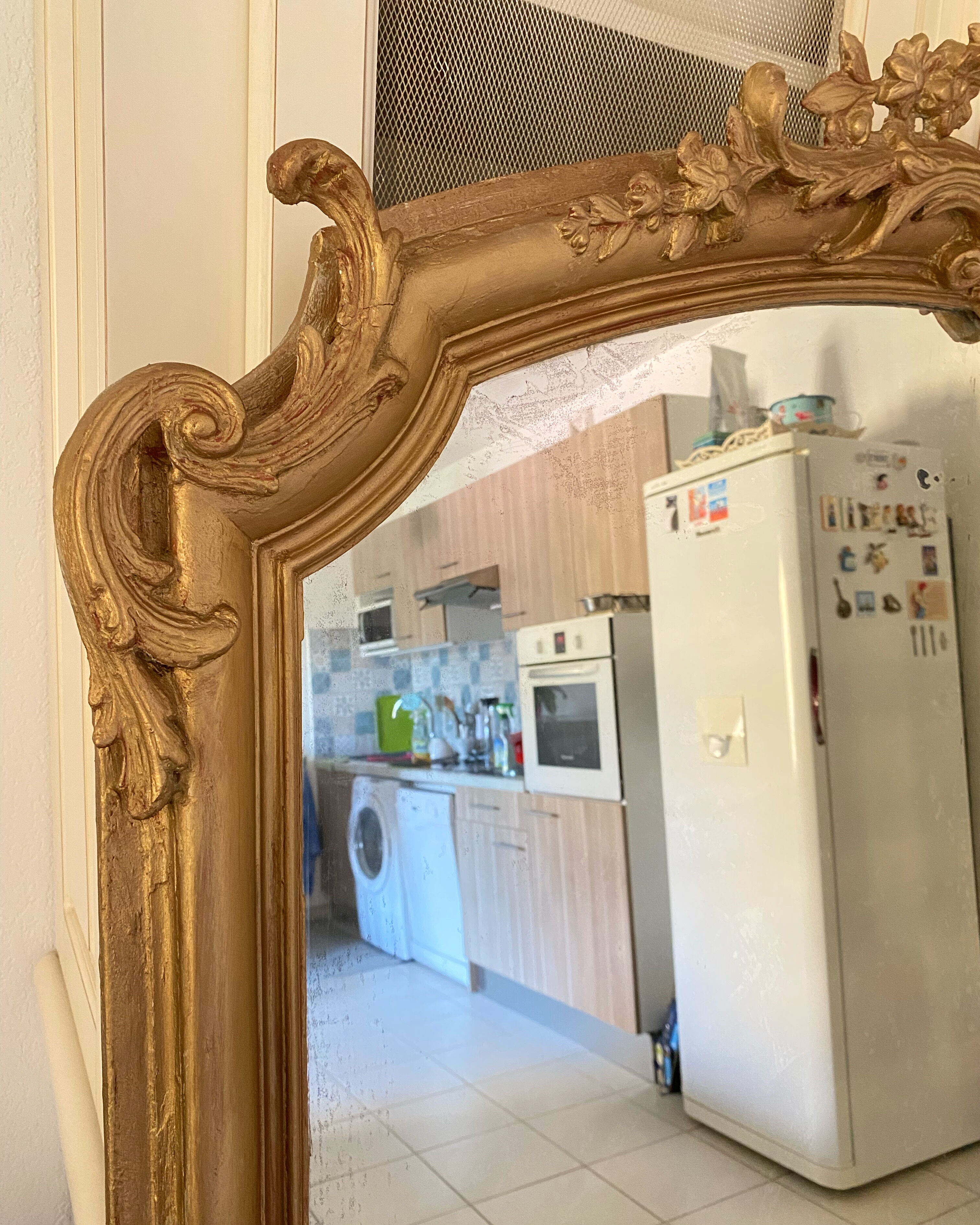 Nineteenth-century shell pediment mirror
