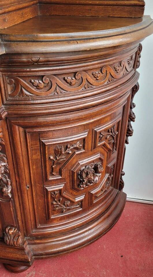 Very important Renaissance style chateau library buffet in oak