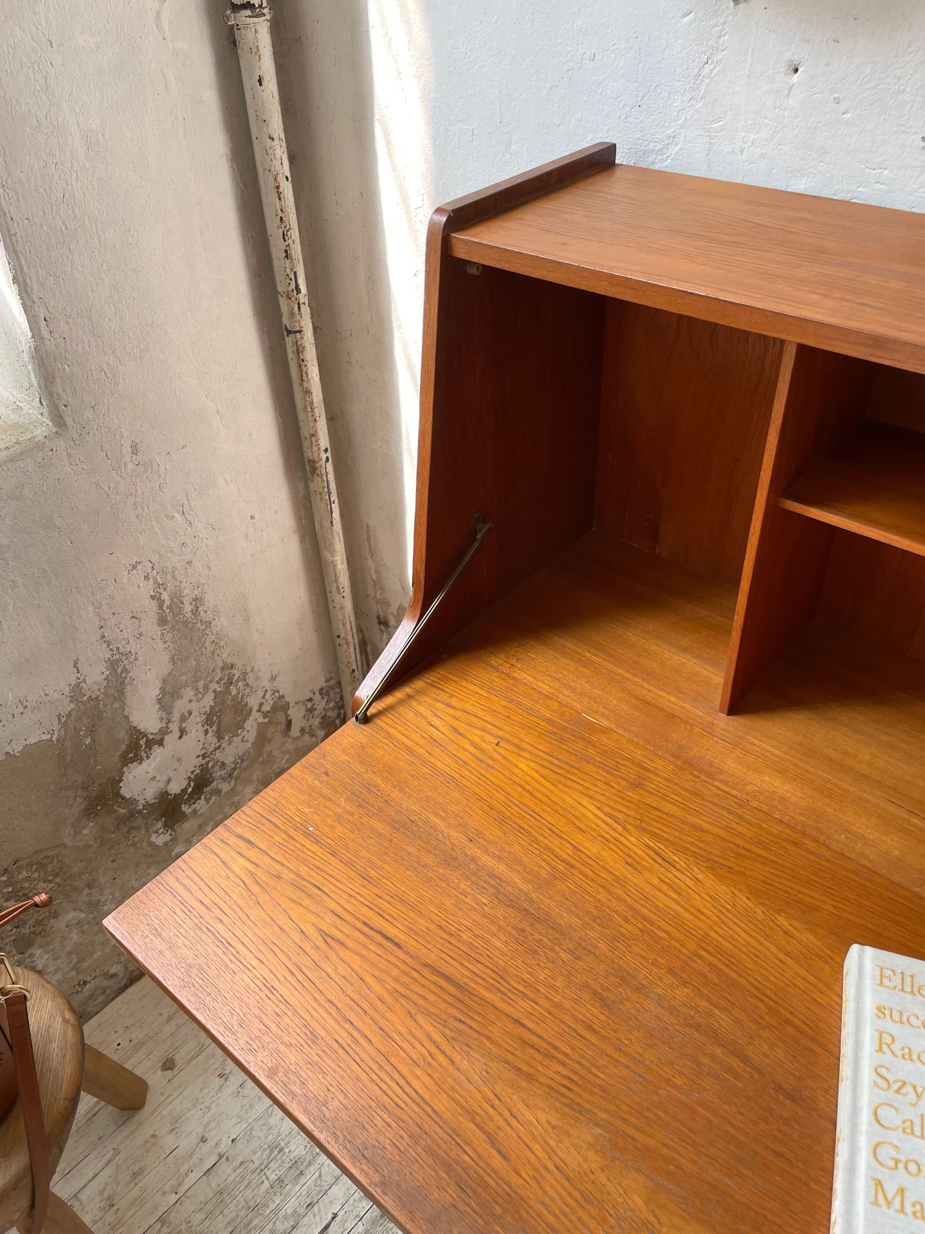 Secretary Samcom teck 1960