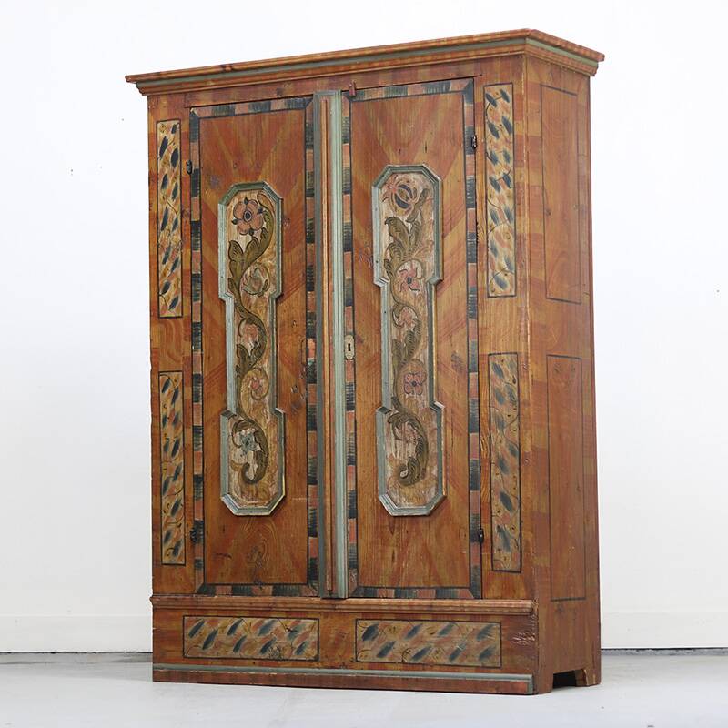 Armoire de mariée peinte d'art populaire