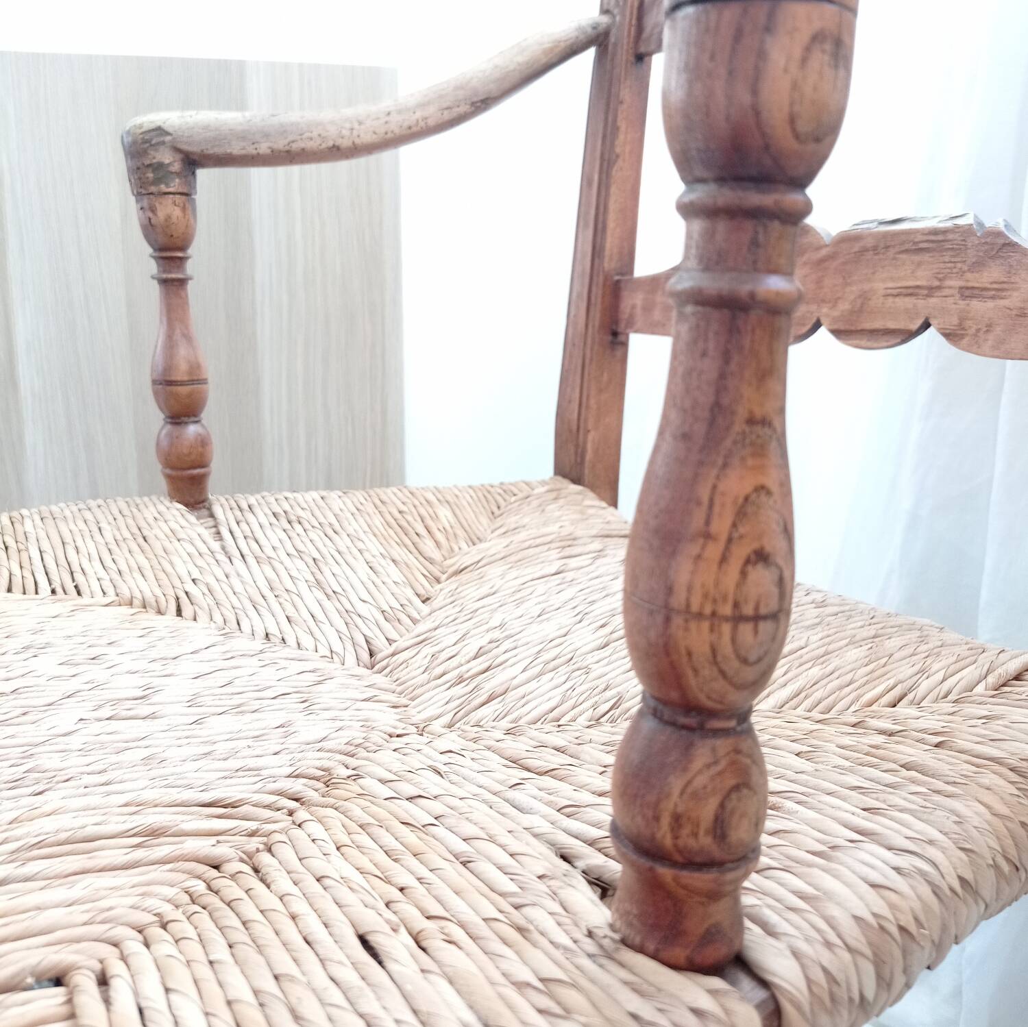 Straw country armchair