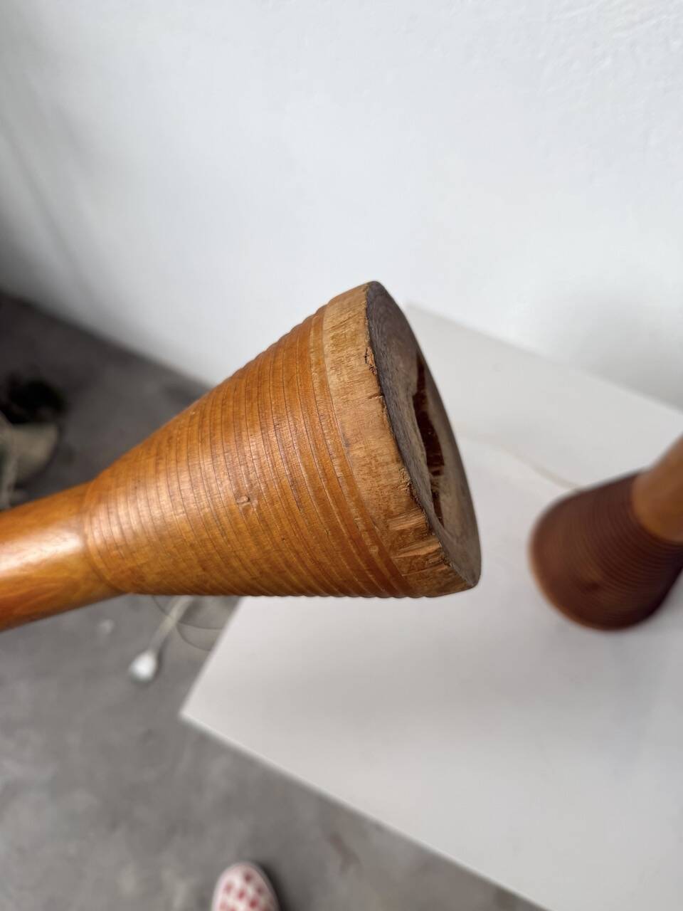 Paire de lampes de table bois chêne années 50