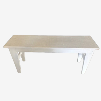 Bench patinated in white