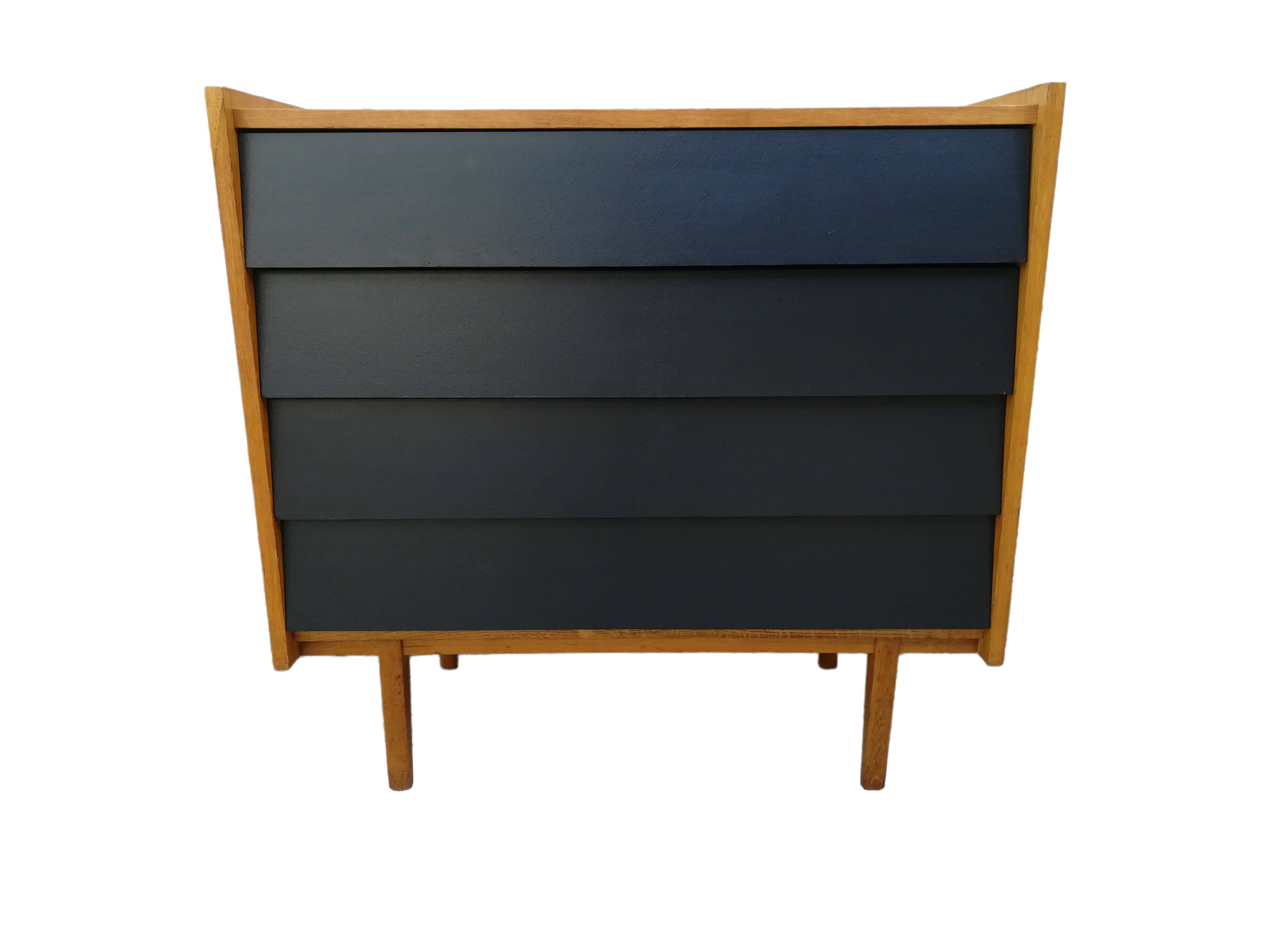 Vintage chest of drawers