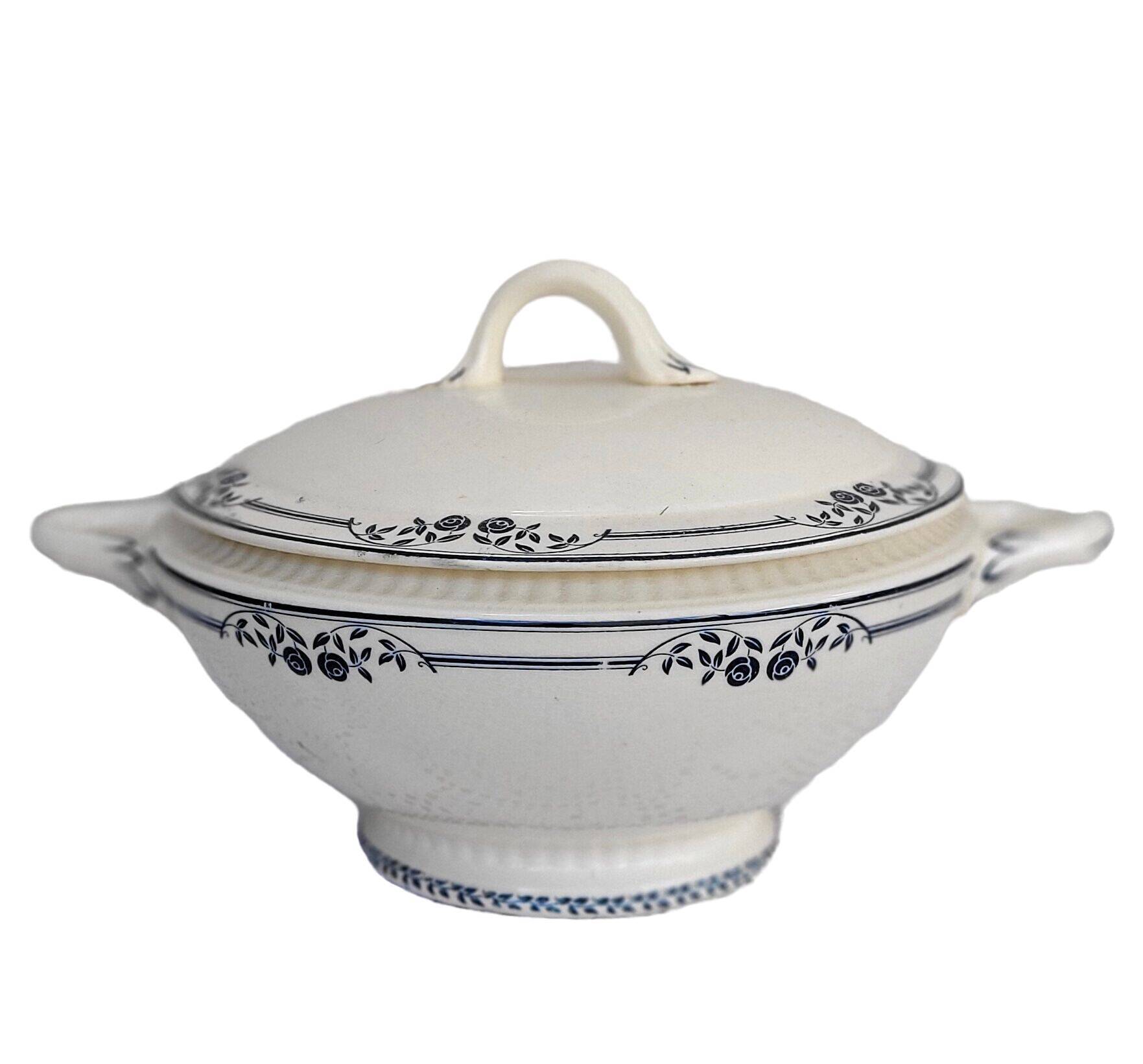 Soupière Salins, terre de fer, blue flower decoration