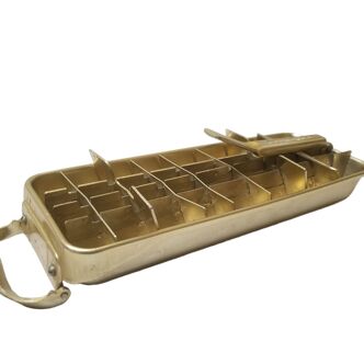 Bac à glaçons vintage Quikube de la marque Frigidaire en alu doré - années 60/70