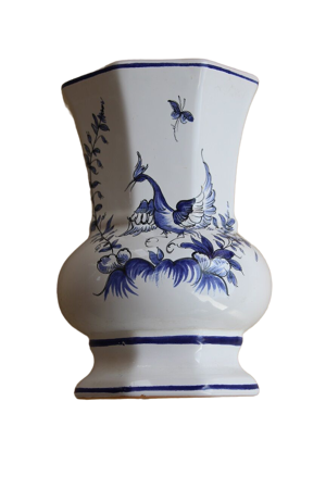 Vase octogonal en porcelaine - moustiers