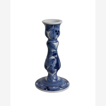 Ceramic candle holder with blue leaves