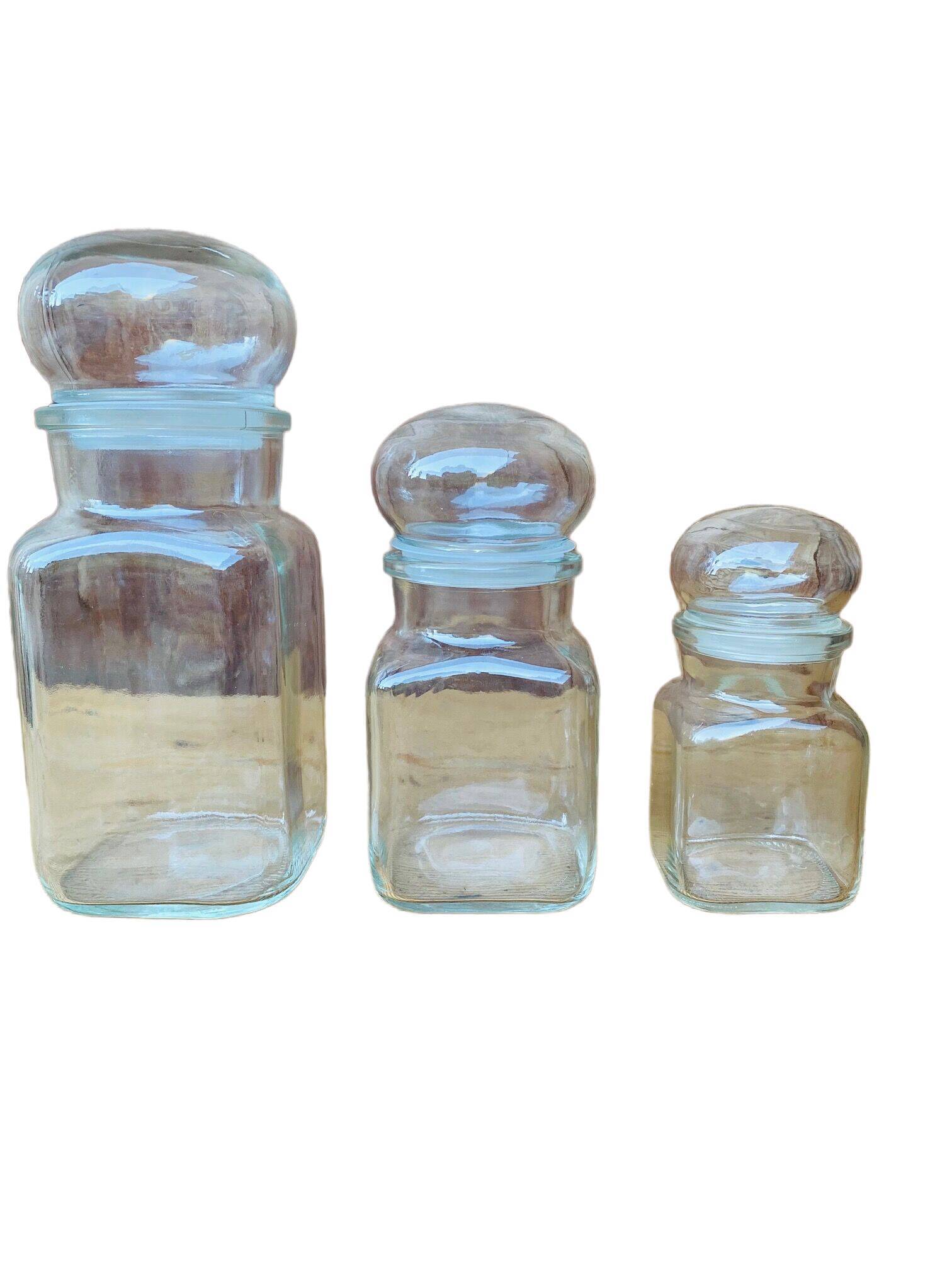 Trio of apothecary jar in transparent glass.