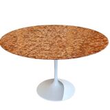Round table in red marble by Eero Saarinen for Knoll
