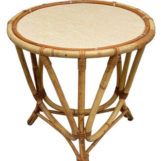 Round coffee table in vintage rattan