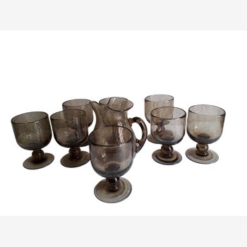 Set of 8 glasses on foot and a pitcher in blown and bubbled glass 70s