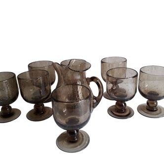 Set of 8 glasses on foot and a pitcher in blown and bubbled glass 70s