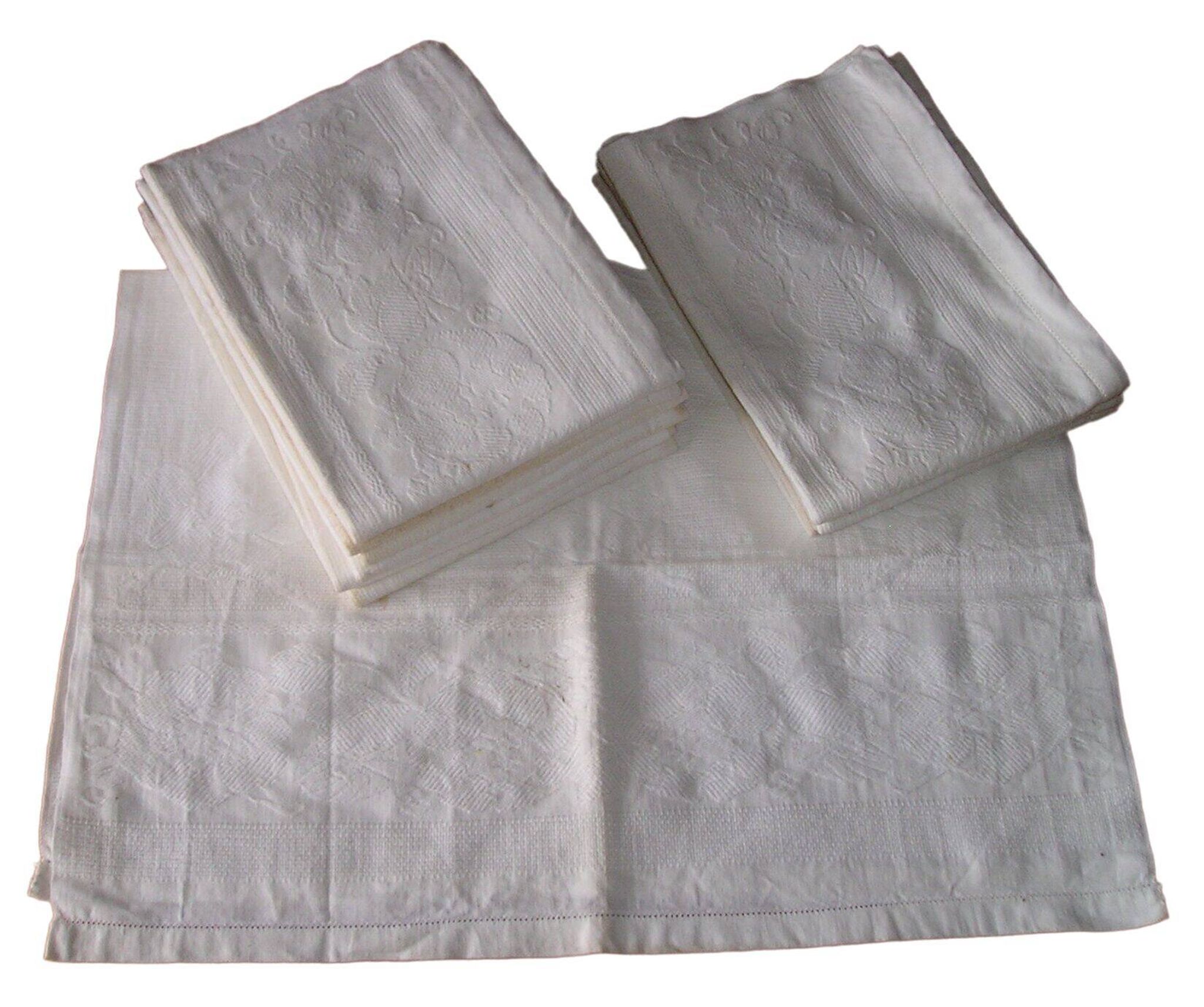 Set of 12 embroidered napkins