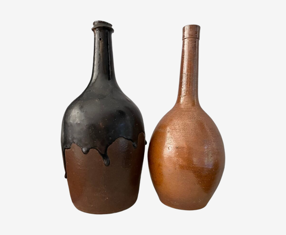 Lot de deux bouteilles en grès