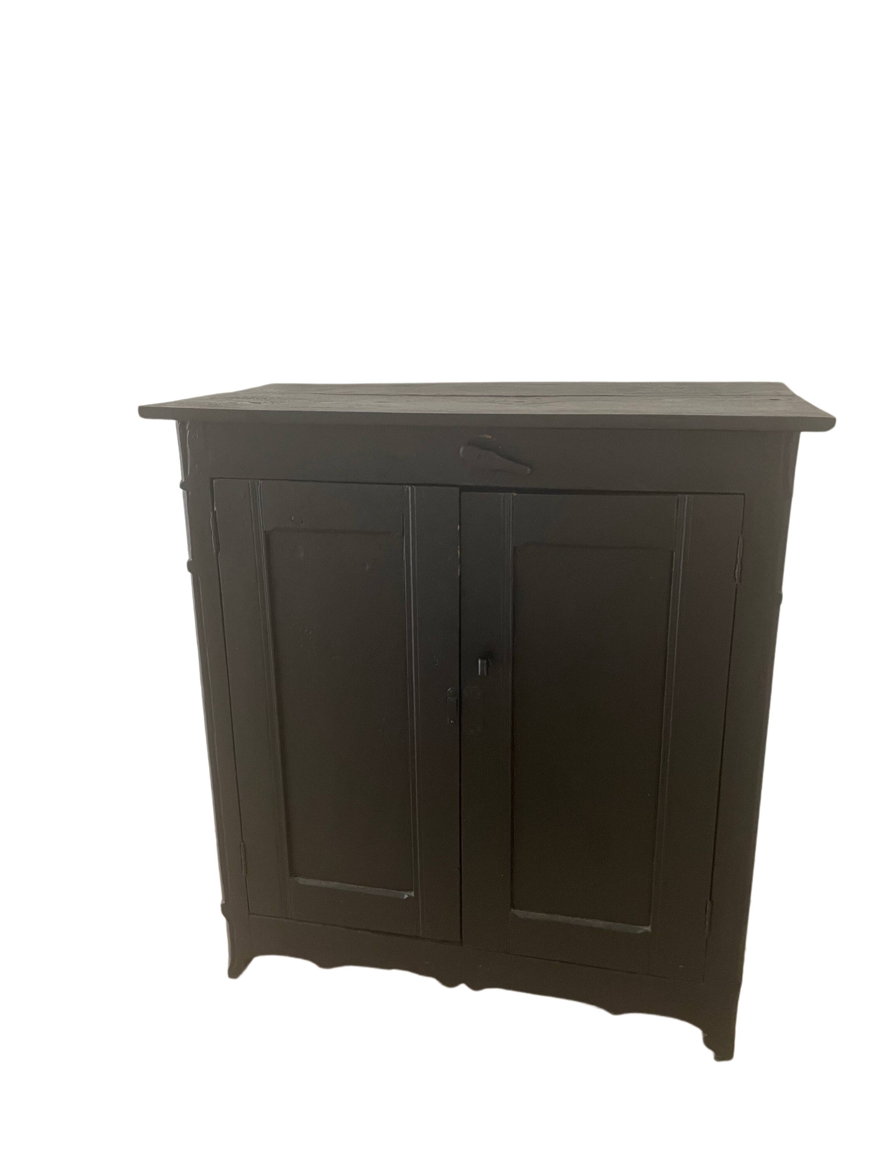 Antique chest of drawers