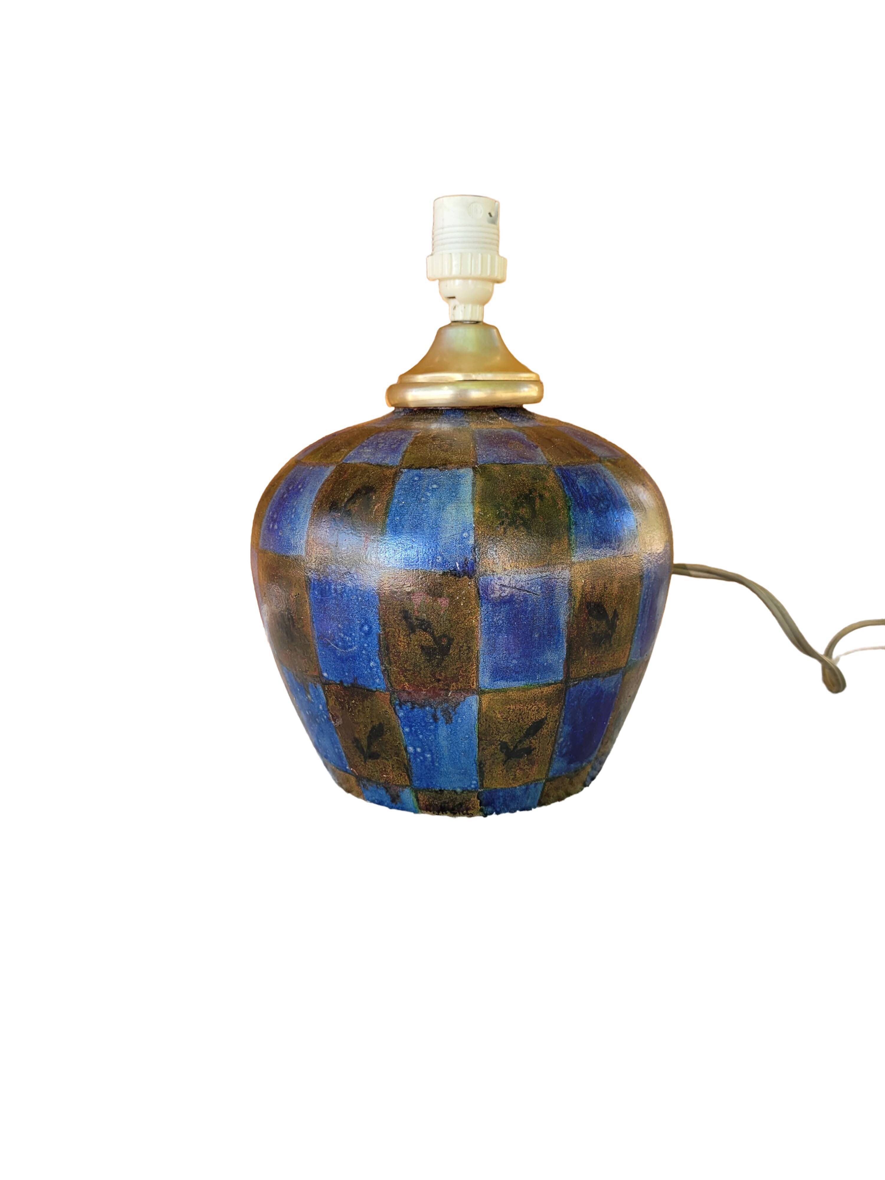 Checked pattern lamp foot