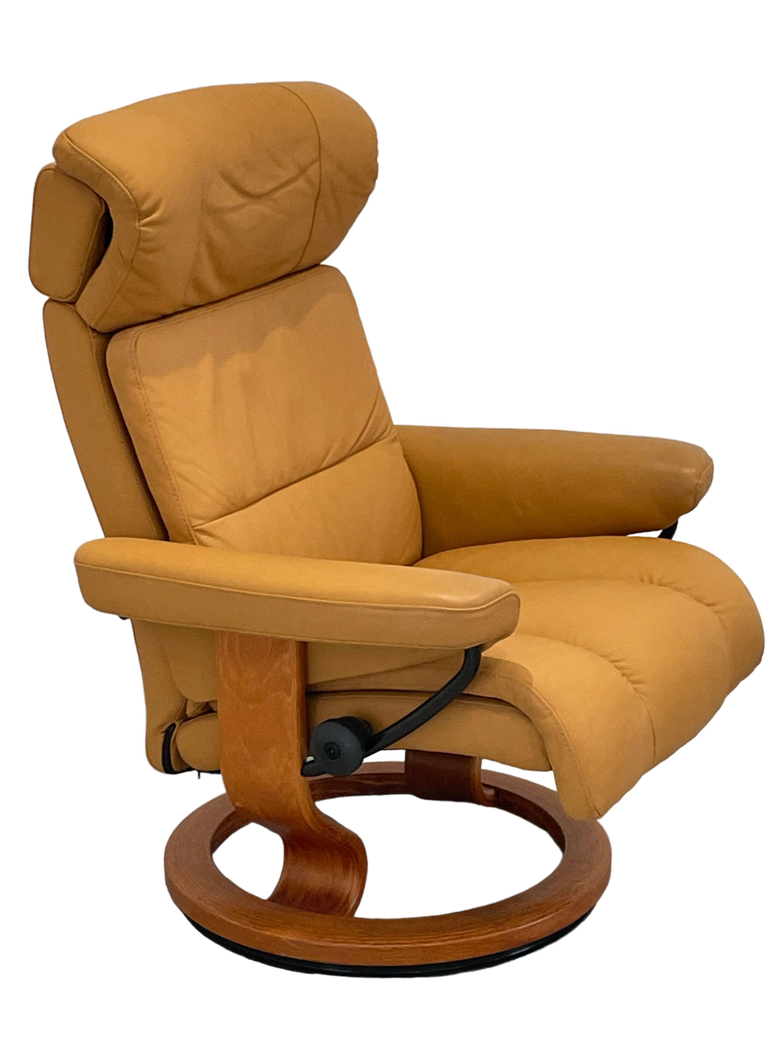 Ekornes chaise longue armchair in Norwegian Scandinavian leather, Chamois