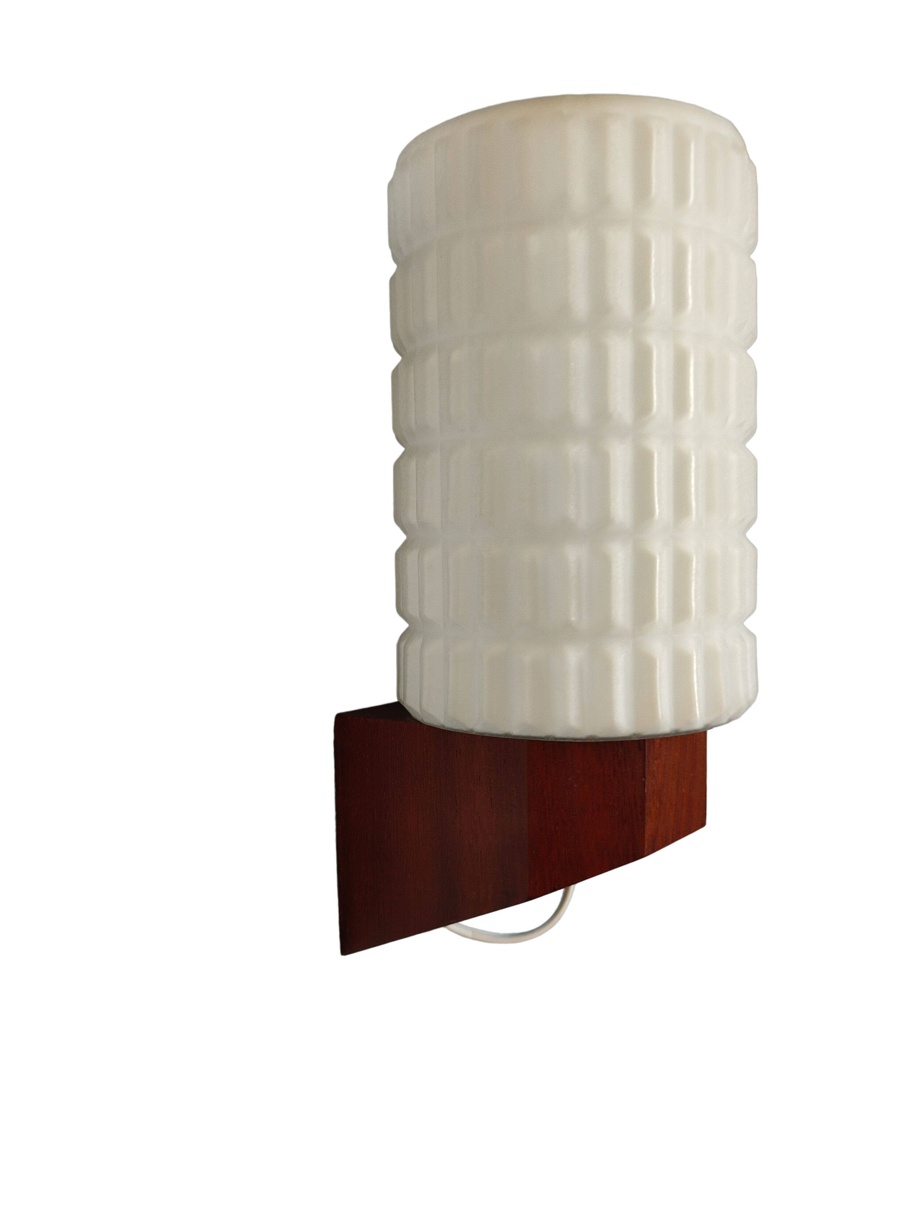 Wall lamp in opaline and vintage teak