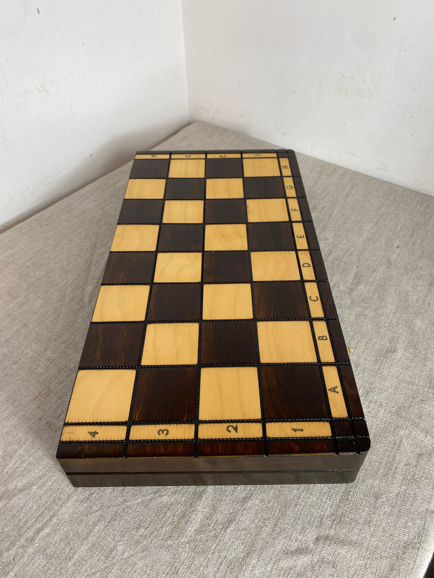 Jeu d’échec avec plateau et pièces en bois 
