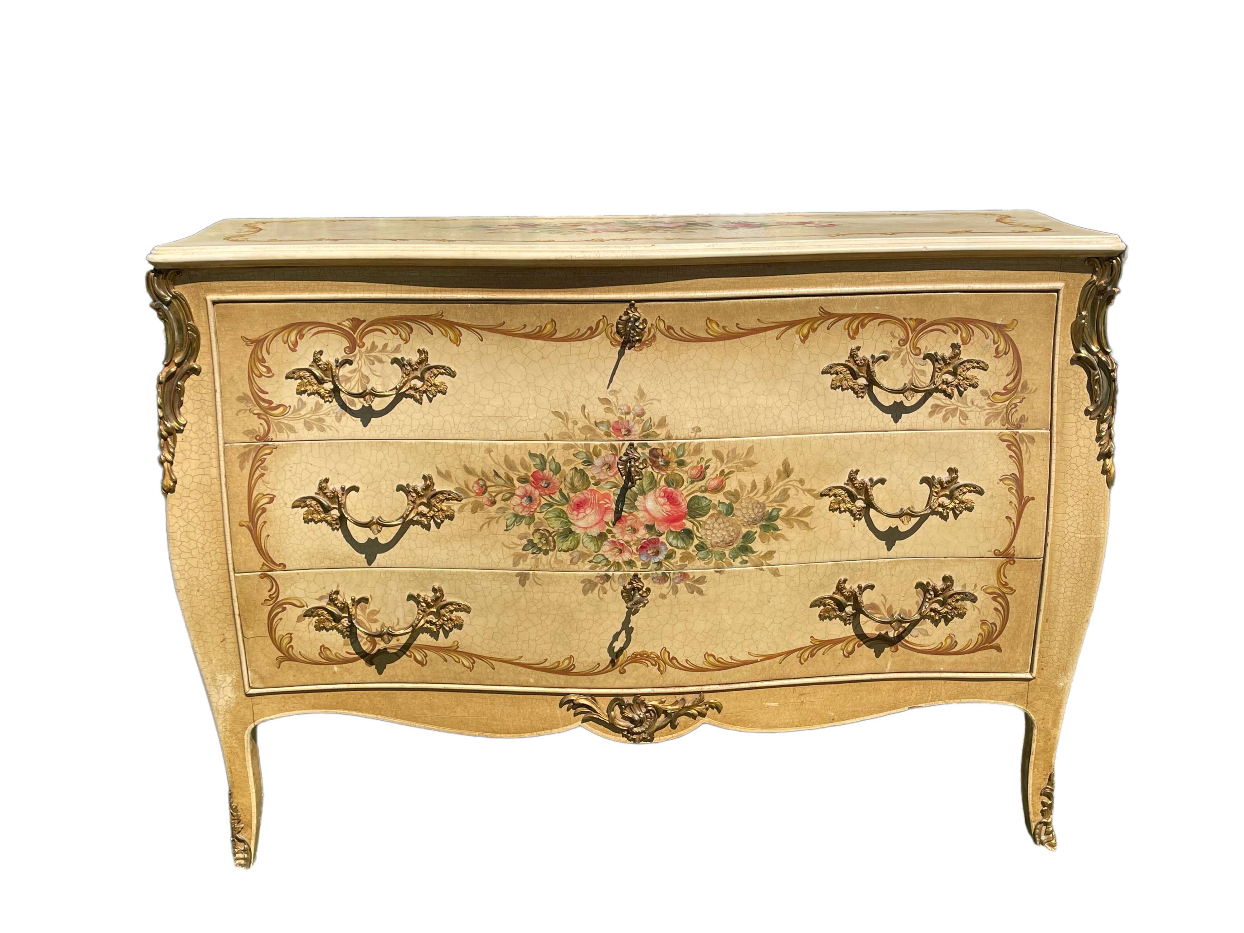 Commode laquée style Louis XV
