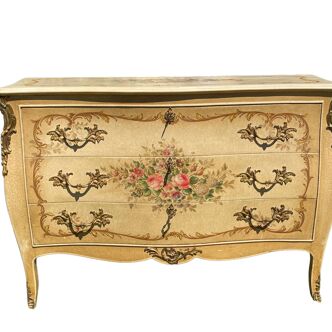 Lacquered chest of drawers Louis XV style