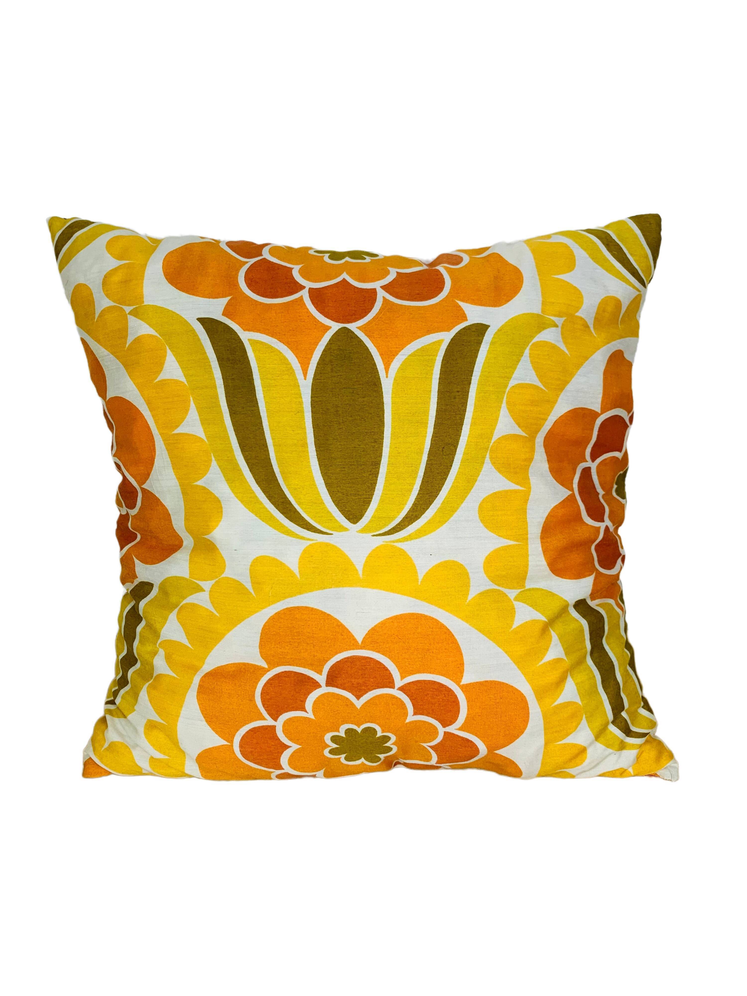 Vintage 70s flower cushion 37 x 37 cm