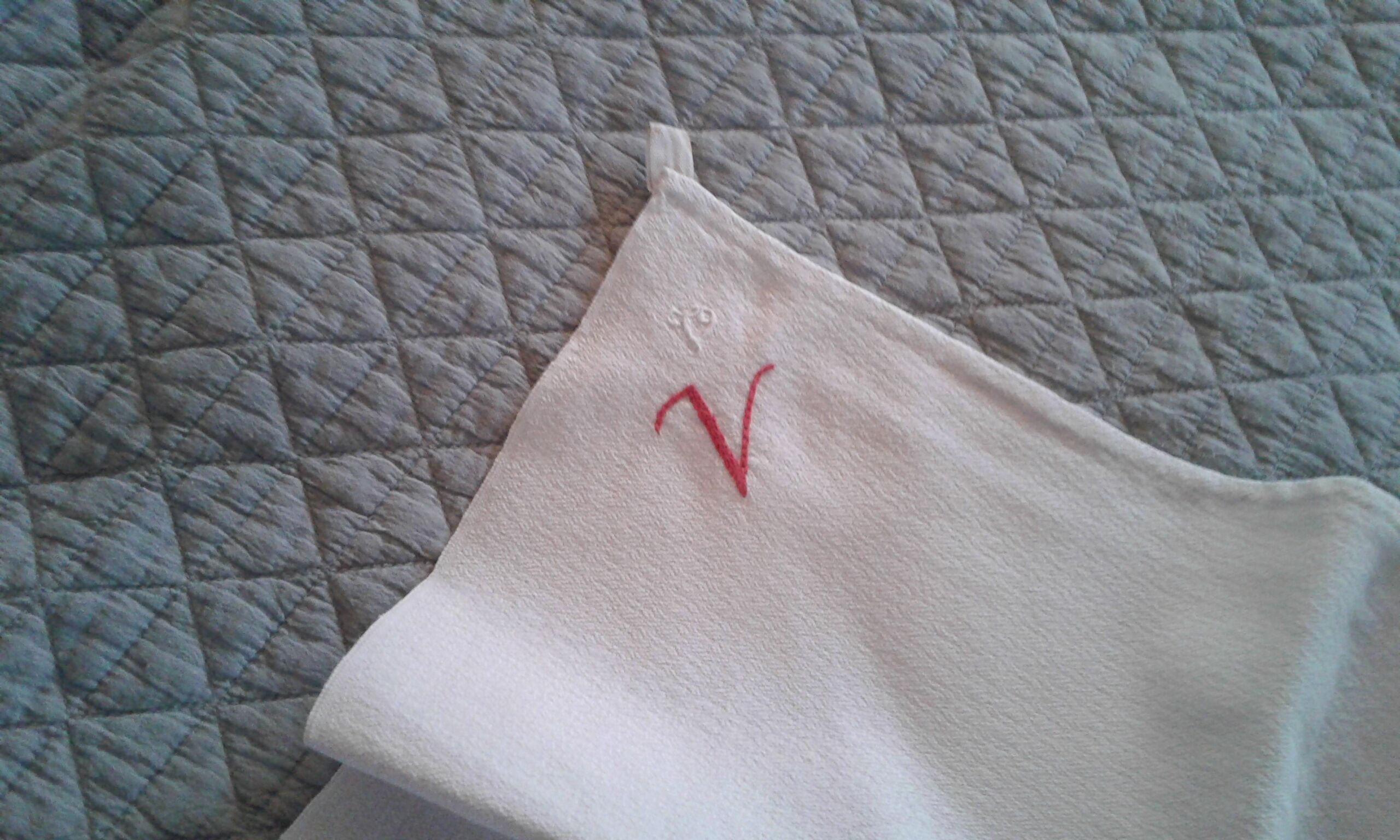 2 Large cotton towels monogram V