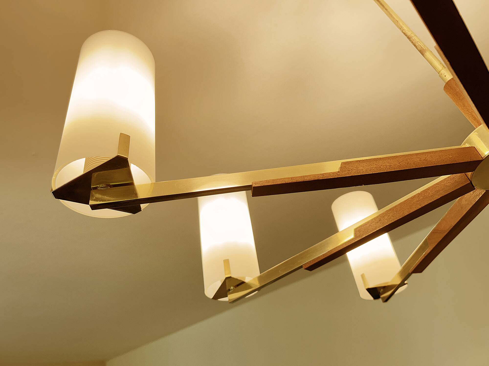 Grande suspension scandinave, teck, laiton et verre
