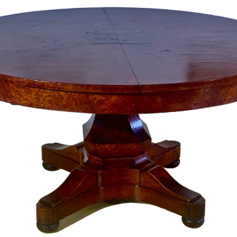 Table ronde, placage ronce de noyer, début XXème