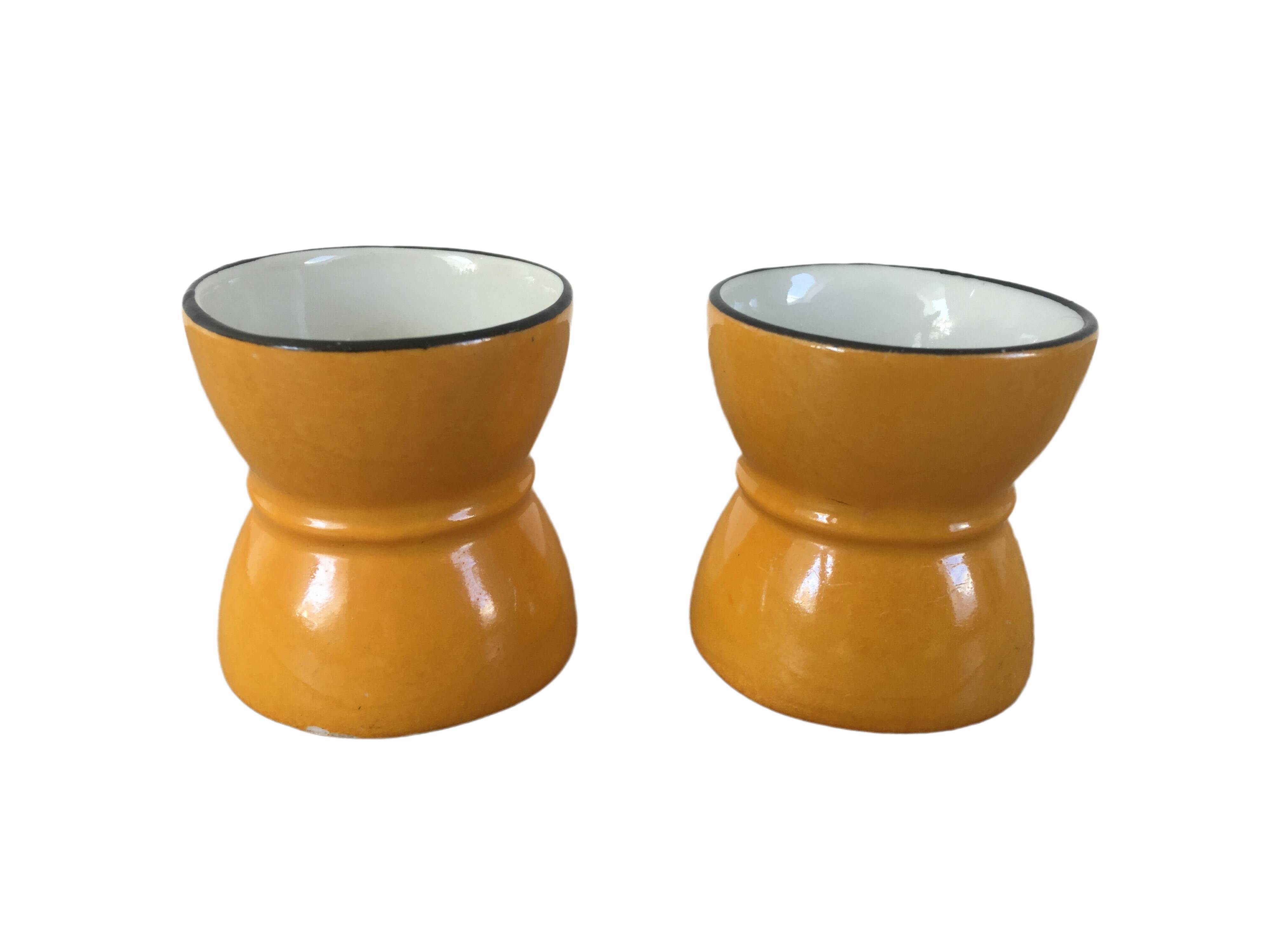 Pair of diabolo cockroaches