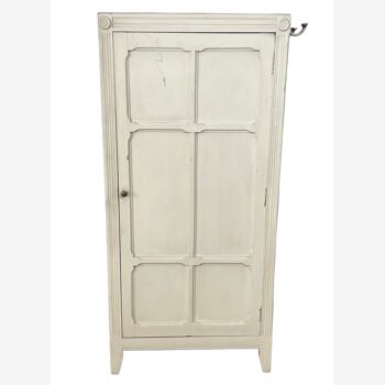 Armoire parisienne