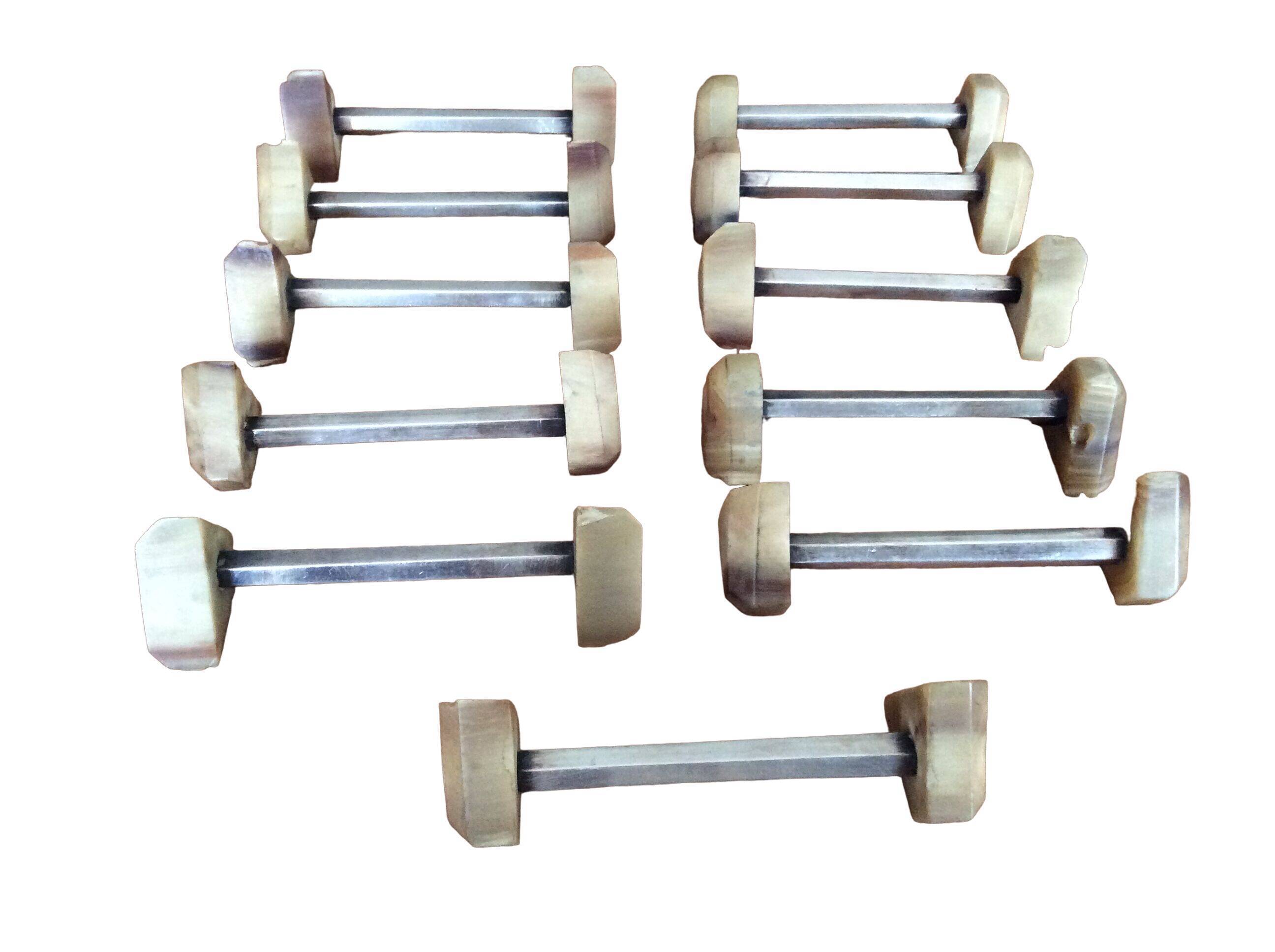 11 knife holders