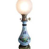 Ancienne lampe à huile en porcelaine électrifiée