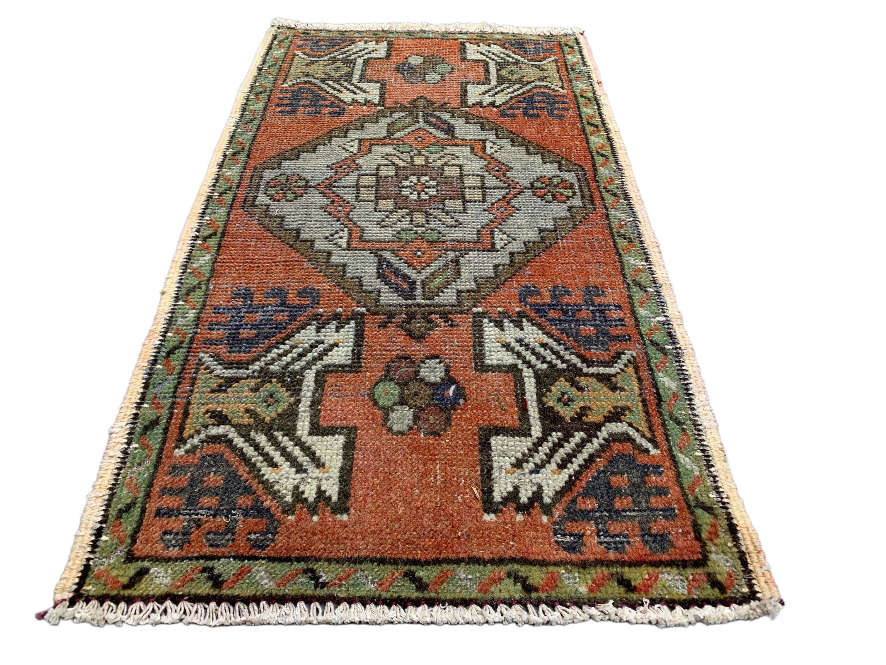 Small Vintage Turkish Rug 98x54 cm, Short Runner, Tribal, Shabby Chic