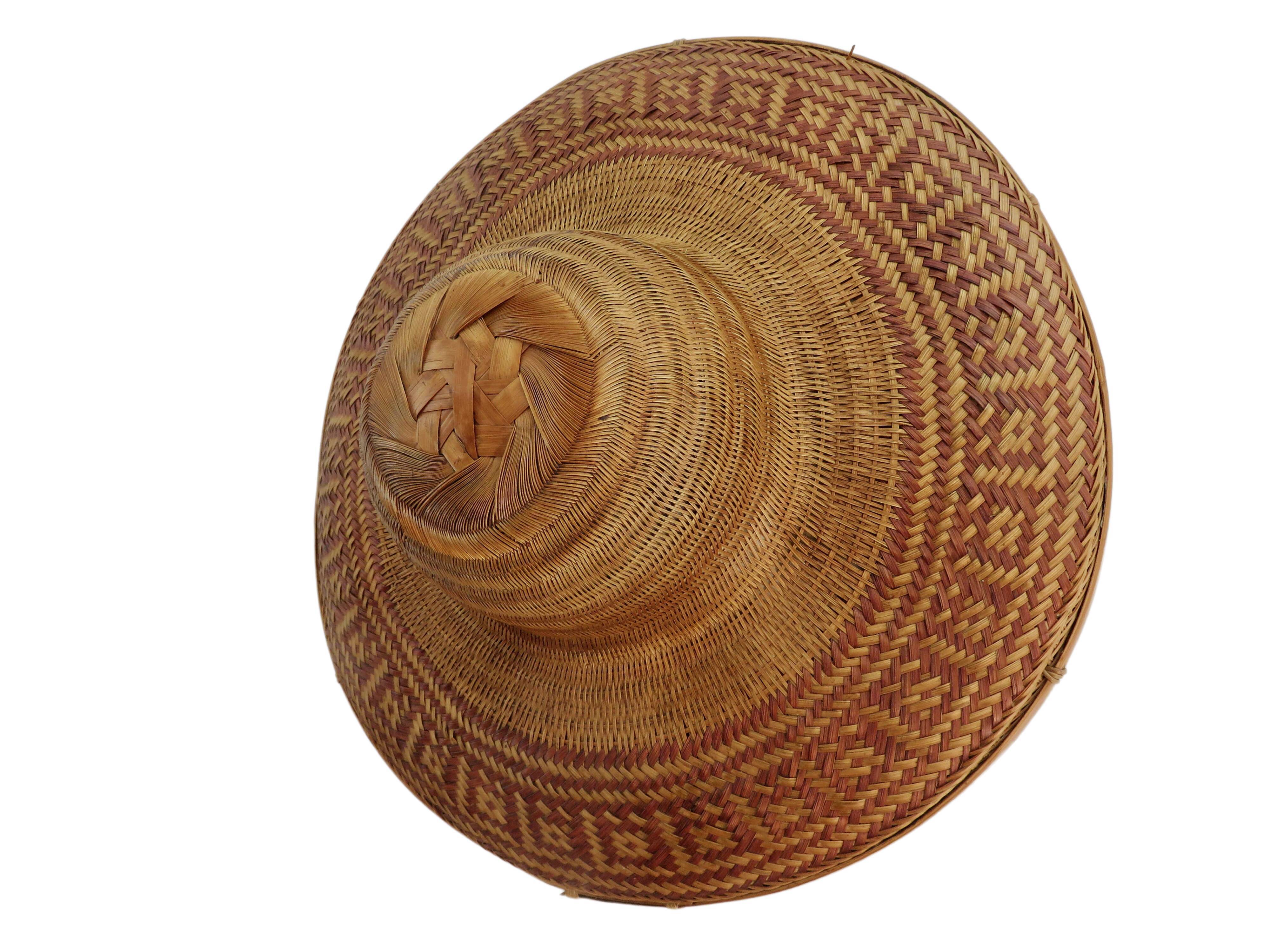 Asian hat in braided wicker and bamboo 70s